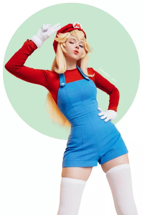 Princess Peach cosplay by Shirogane-sama