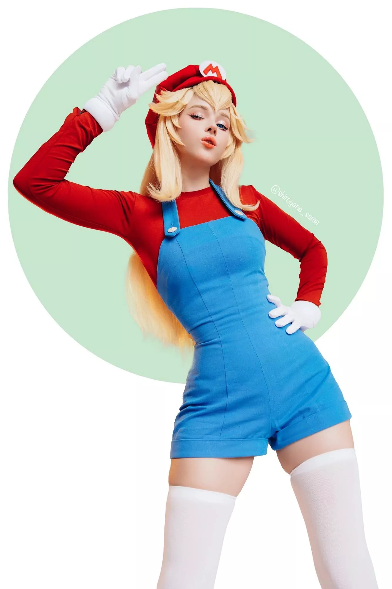 Princess Peach cosplay by Shirogane-sama