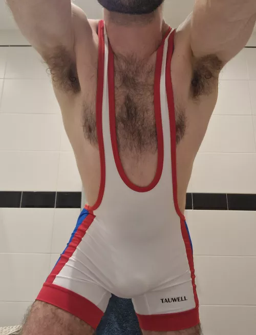 Skinny lad in need of a willing mouth and nose for my hairy pits and hairy cock