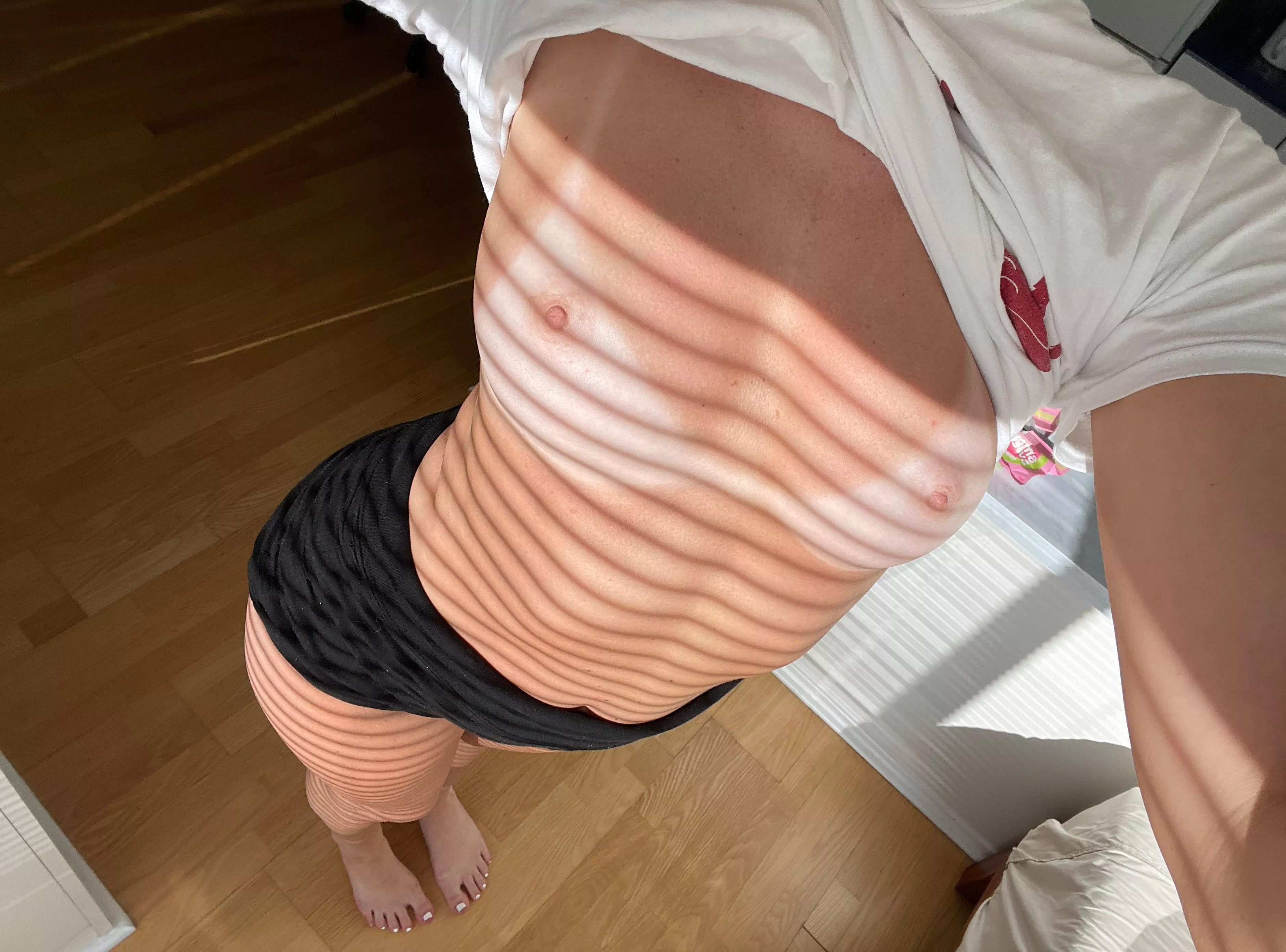 the sun makes me (-: [f]