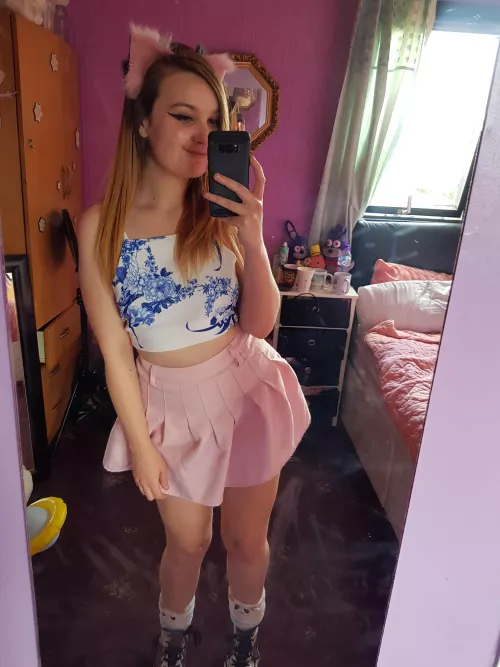 This top reminds me of my grannies fancy china (F)