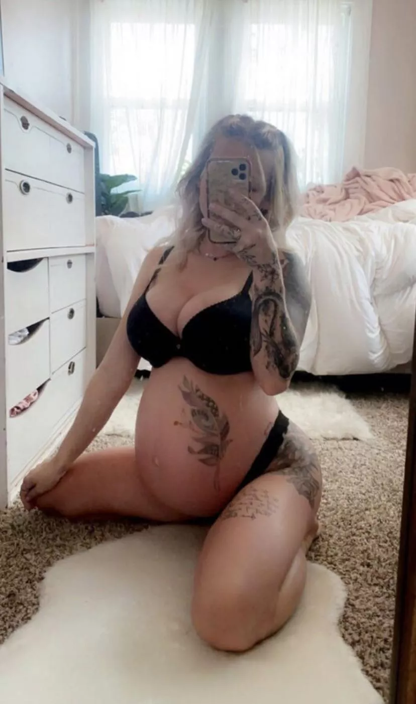 Would u fuck this preggo chick?