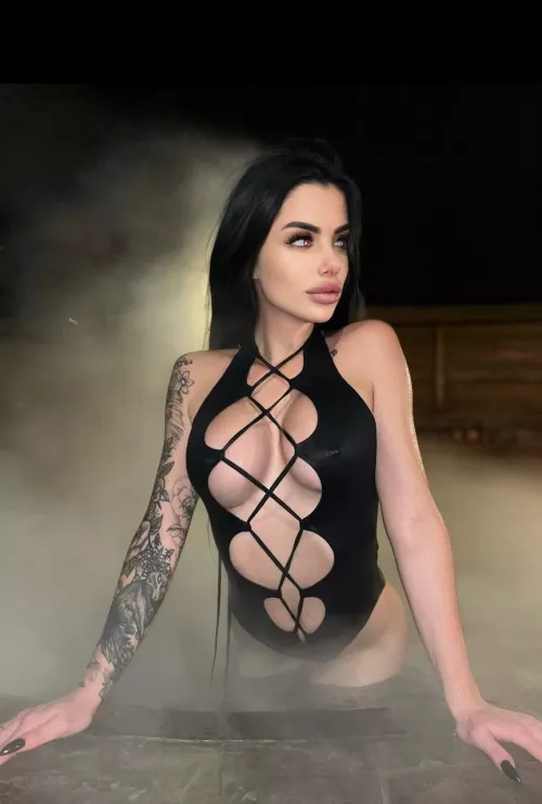 Would you untie those strings?