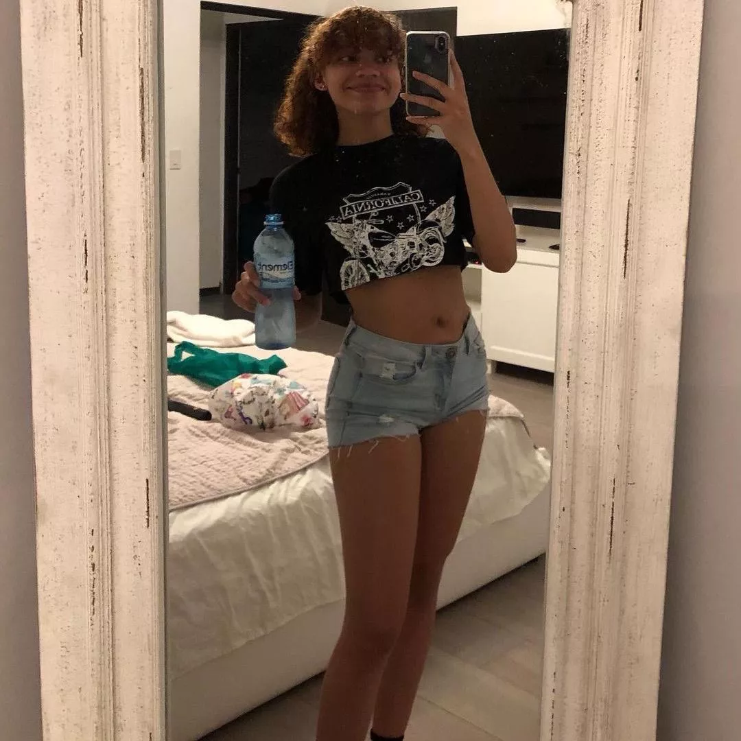 19 yr old Latina teen looking for her Papi 🤭