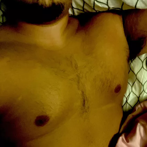 31 m stroking while the wife is in the other room. Muscle cub needing to bust. Let’s go live. @llori_454