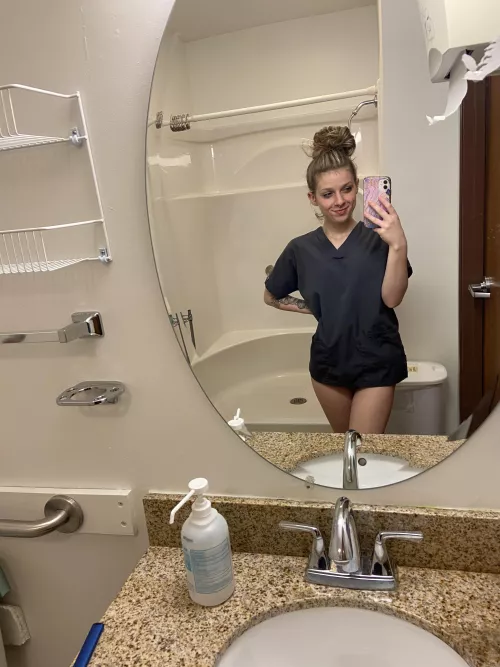 Finish lifting my shirt for your gift, boss!