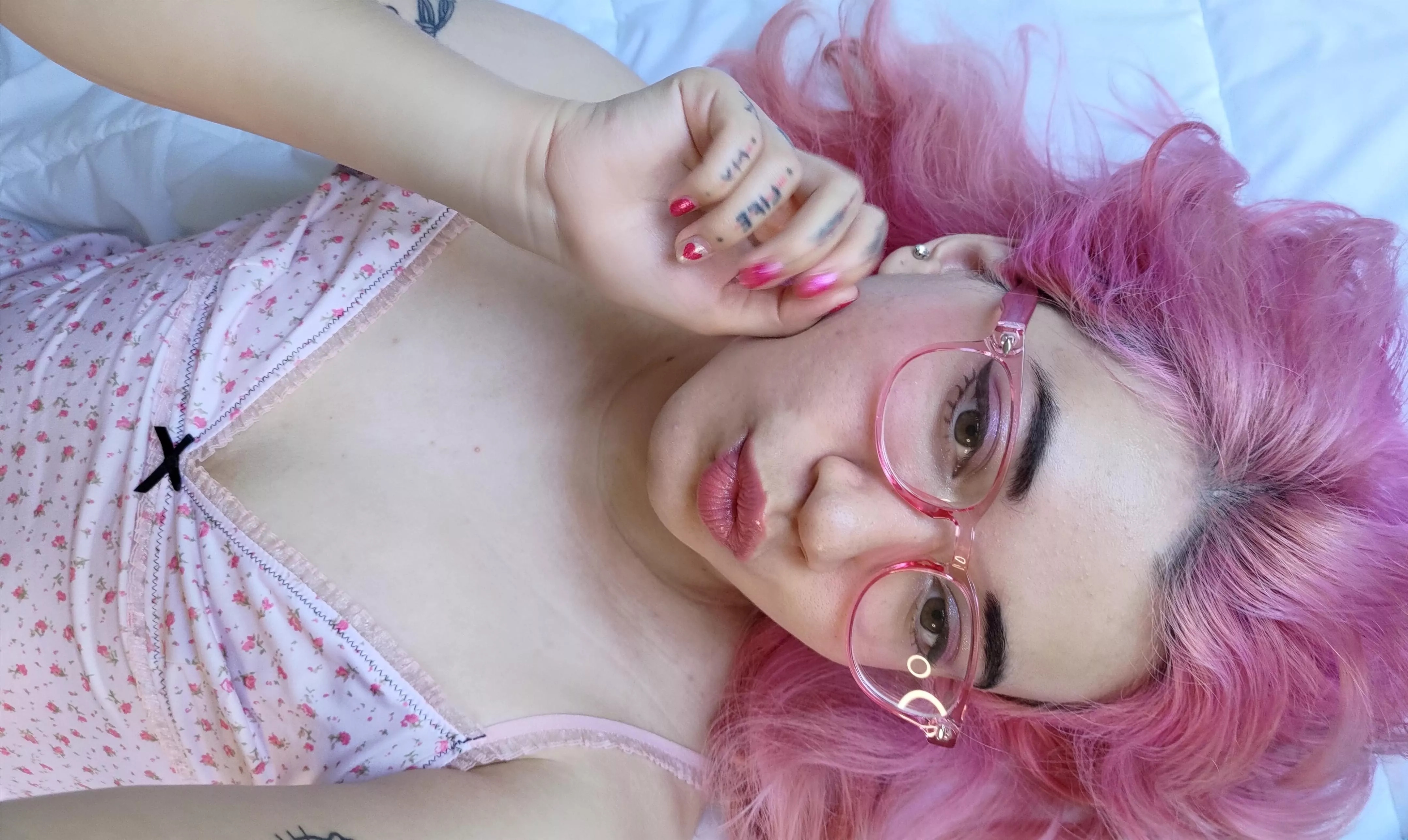 How do I look in glasses?💗