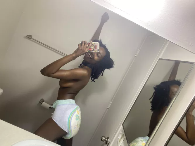 Saggy Diaper Mirror Selfie!💞🐾 Have a good day everyone and remember to smile!