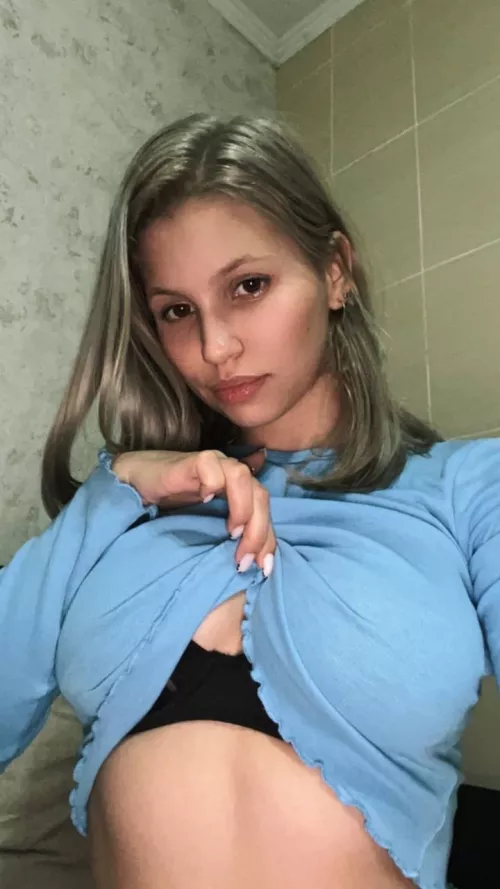 Tanned and athletic 😏