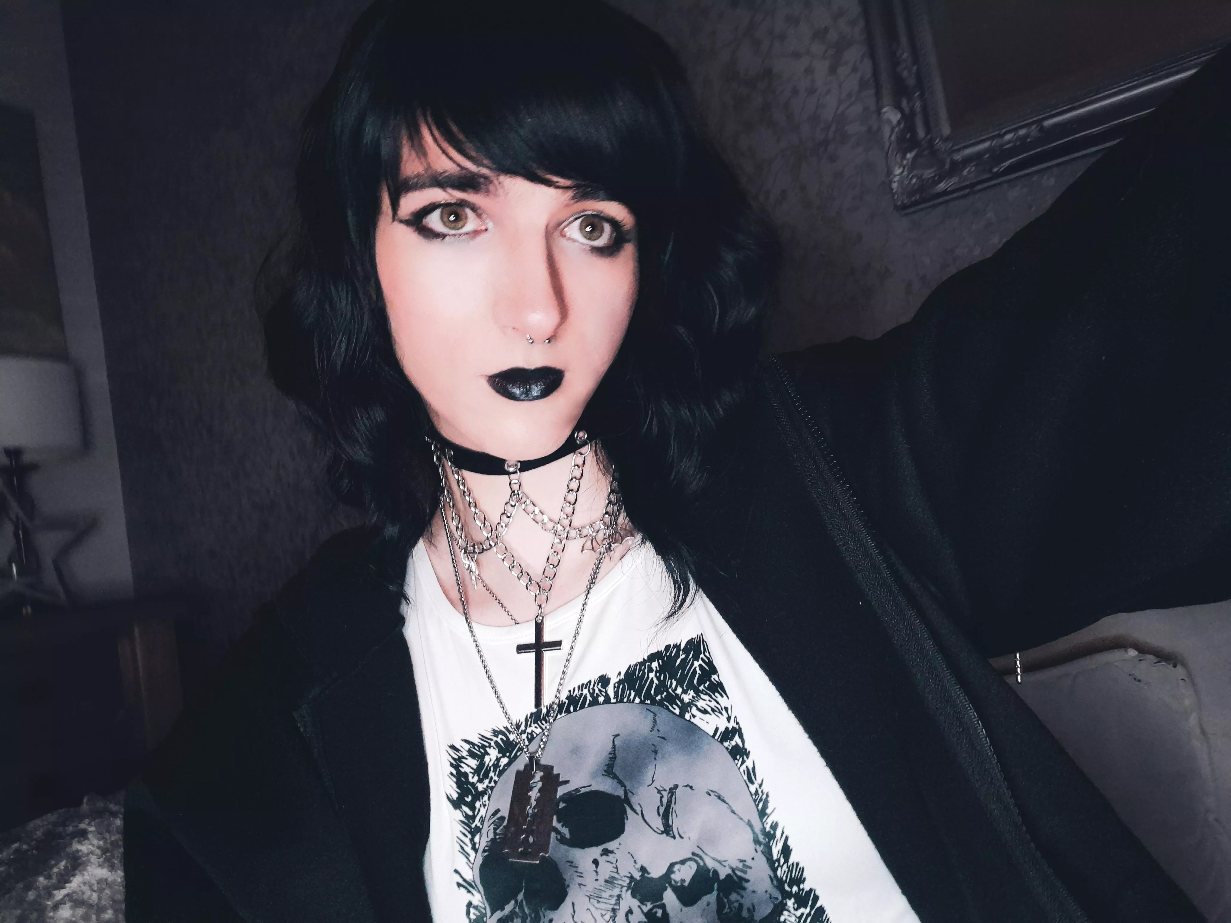 Today's my birthday so you have to be nice to me! (It's the rules) 🥀🖤