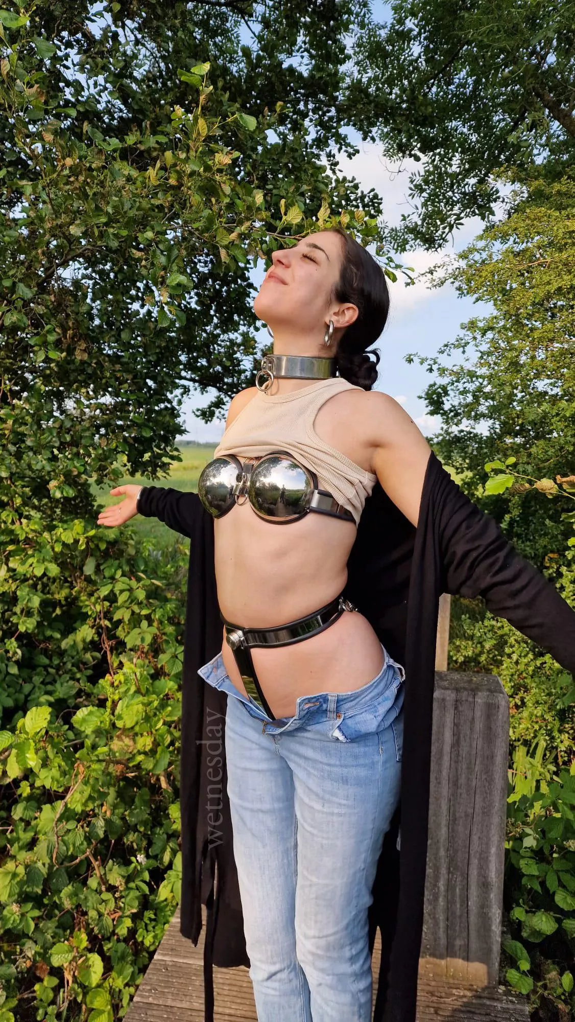 Going to be locked for 5 days at u/fotoro ‘s place, and this is the first walk we did to see some dutch ducks🥰