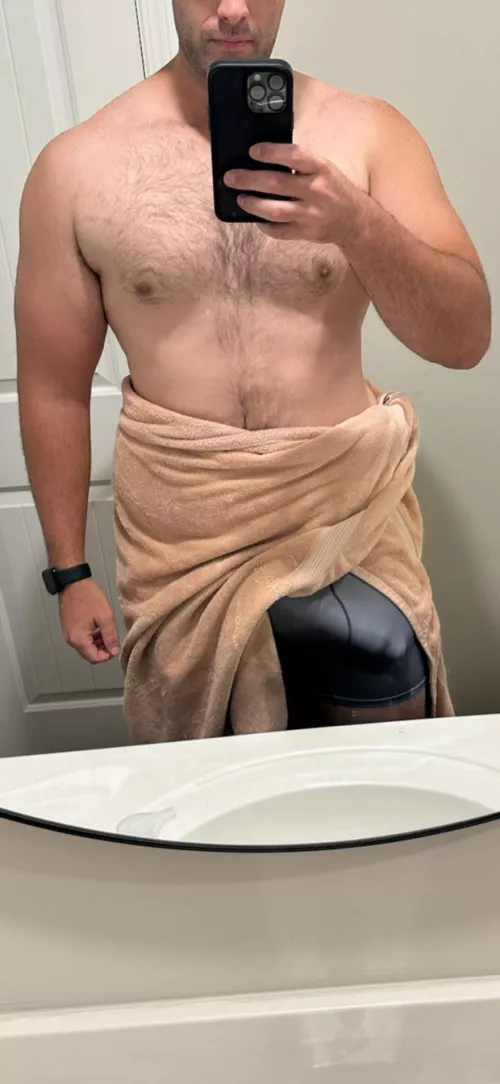 I hate having my shirt off. Do y’all like it off or on better?