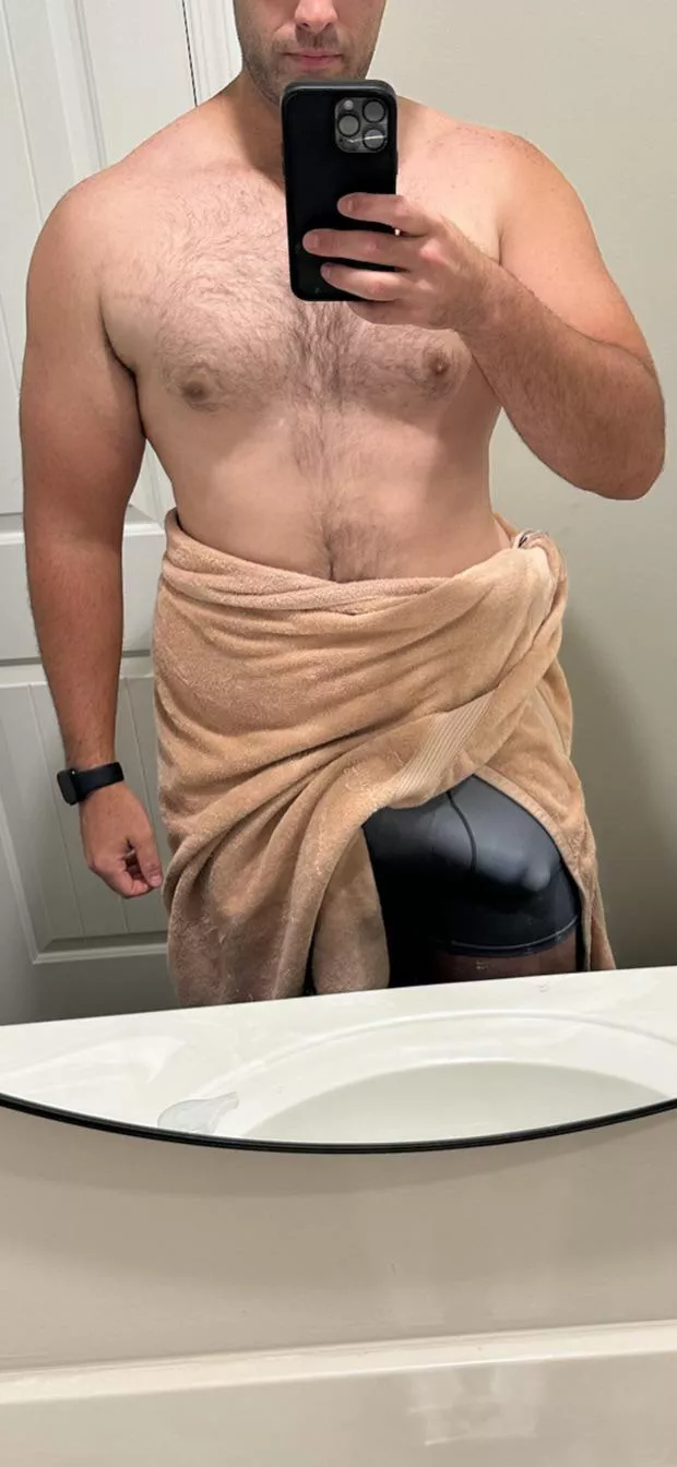 I hate having my shirt off. Do y’all like it off or on better?