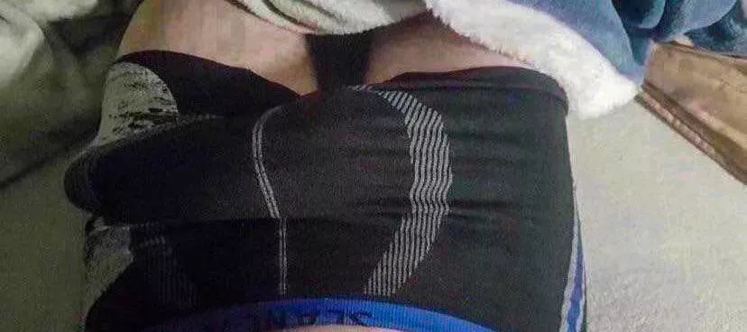 Should I wear grey sweatpants?