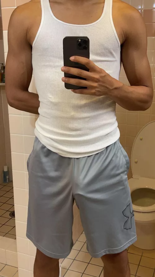 Went to the gym like this.. I hate underwear lol