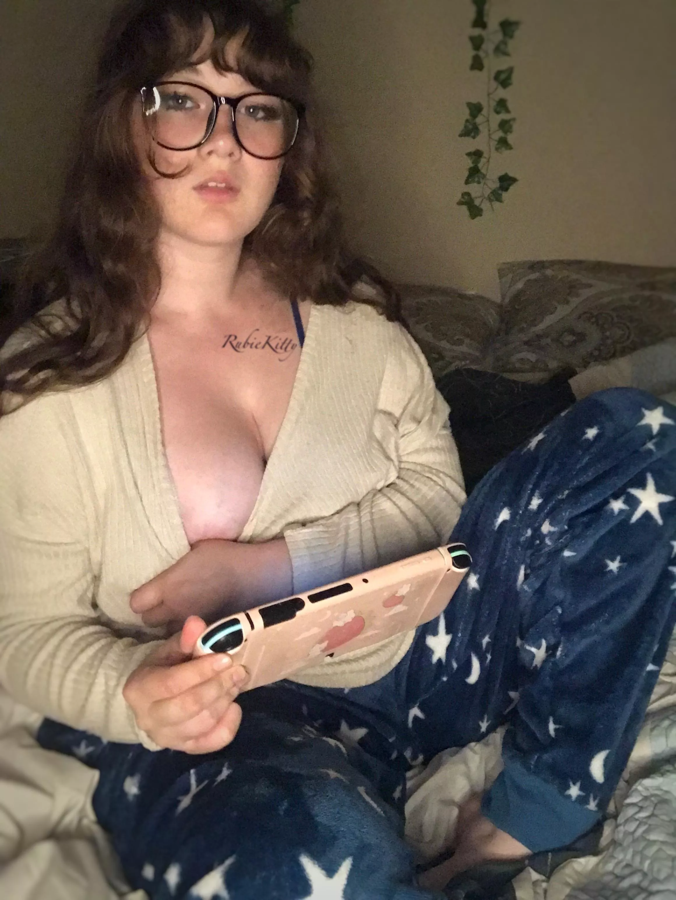 Dressing up like pajamei to play overwatch💕