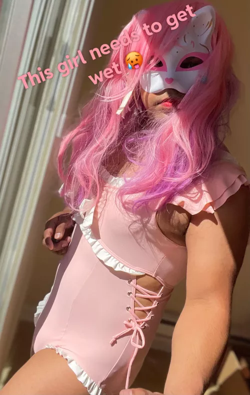 Hot weather, hot girls need to get wet 🥵