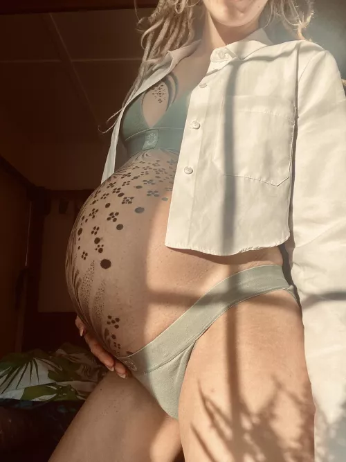 I need a preggo lover in my life