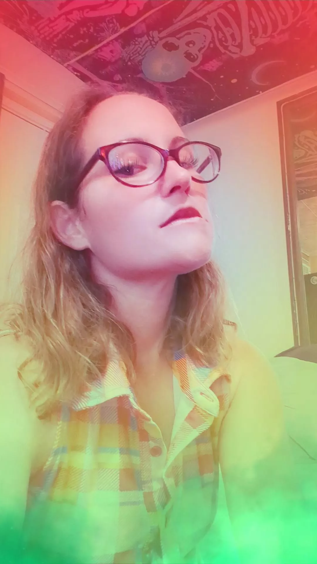 Naughty MILF wants to play, check out my page and contest entry link in comments 😉 Go ahead give it a click