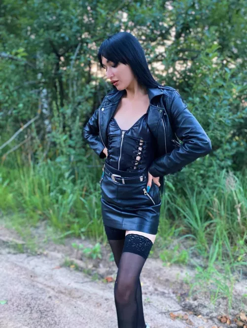 out for an evening stroll 😈🔥 who's with me? 🌿