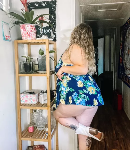 Trying to see what’s under??! 😝