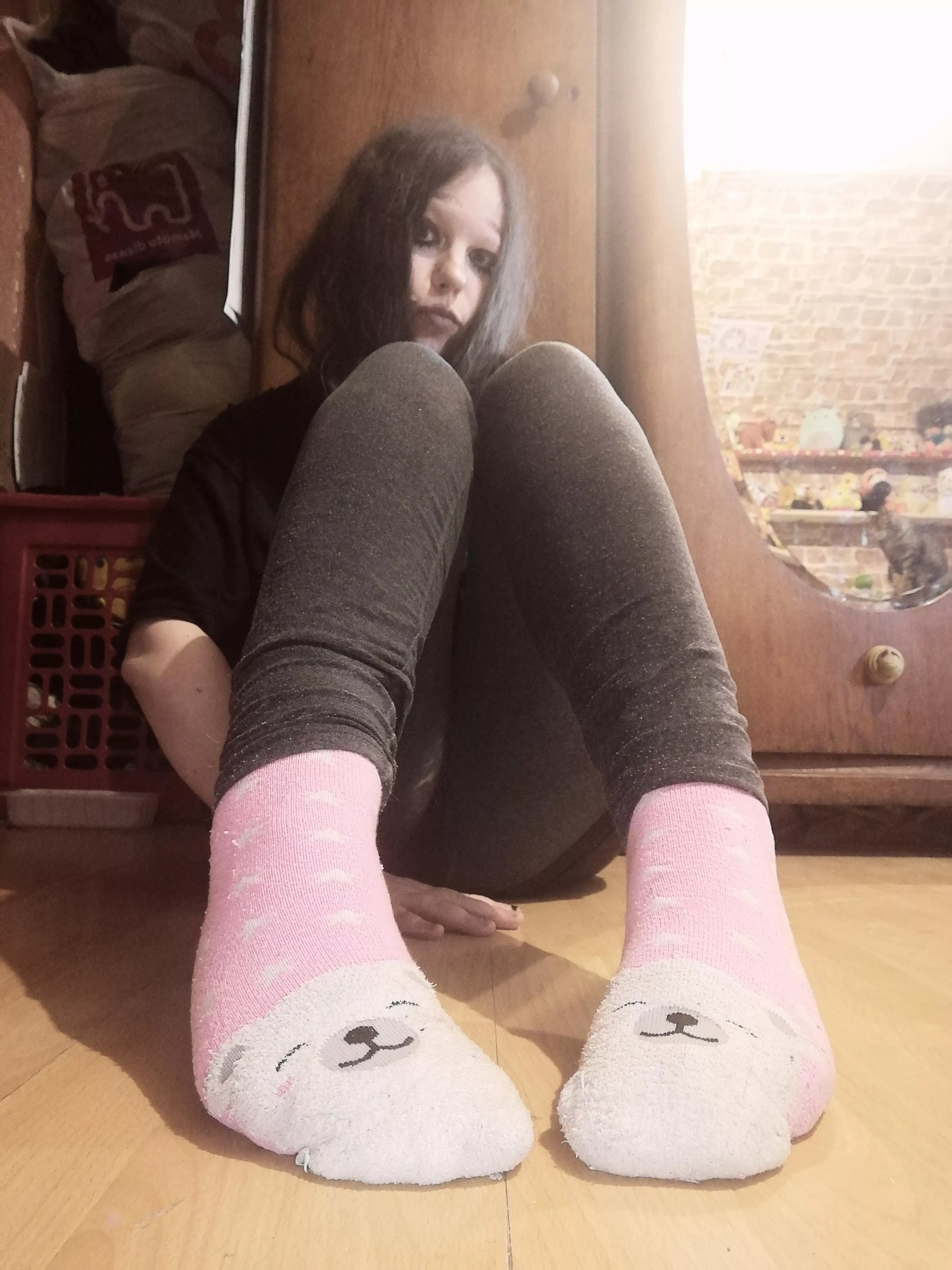 Wana see whats behind those bears