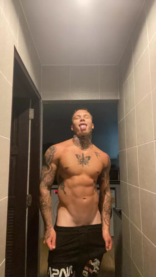 Wanna see my drop the pants?