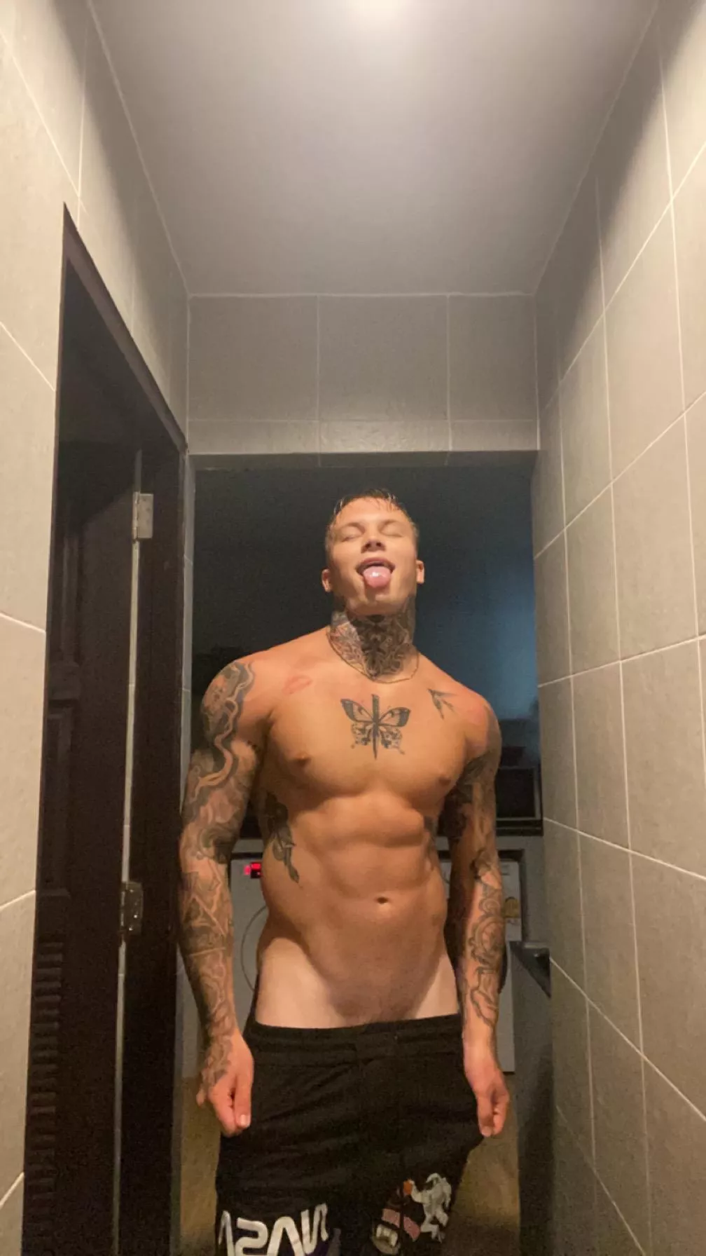 Wanna see my drop the pants?