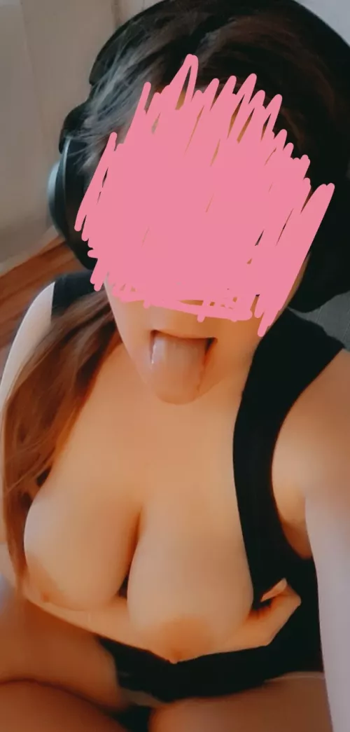 Who wants to cover my tits with cum?