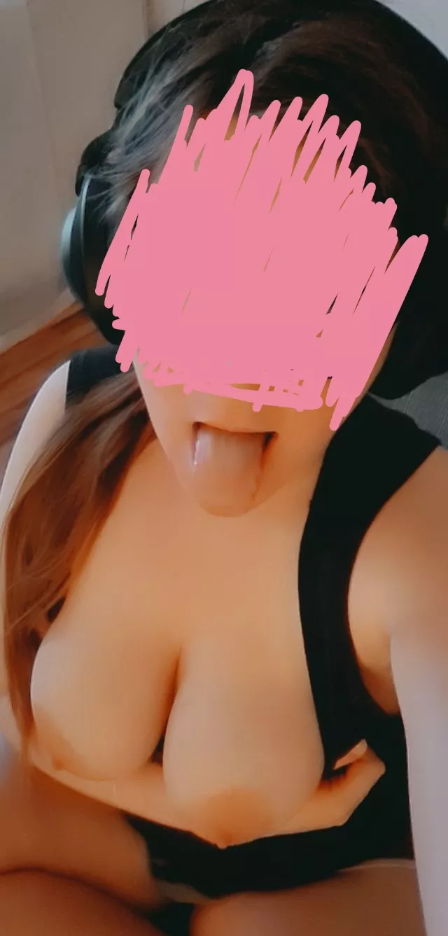 Who wants to cover my tits with cum?