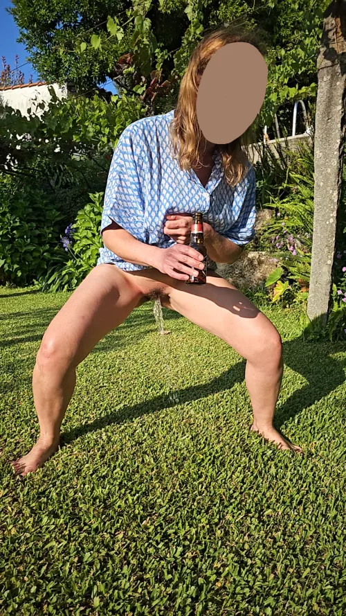 beer makes me pee a lot (f)