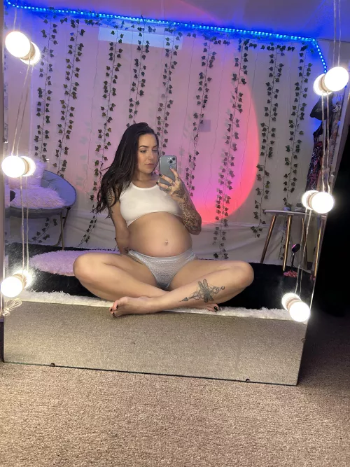Big titty milf 30 weeks pregnant!