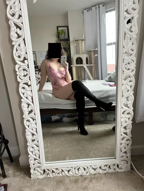 I feel so sexy in this outfit ngl