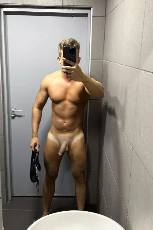 (M) Should i swim nude?