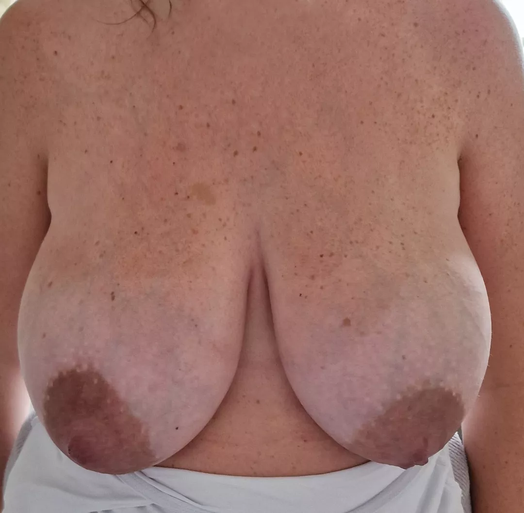 Nice full tits for you all to play with. I wish I could have everyone who upvotes this cumming over them at once.