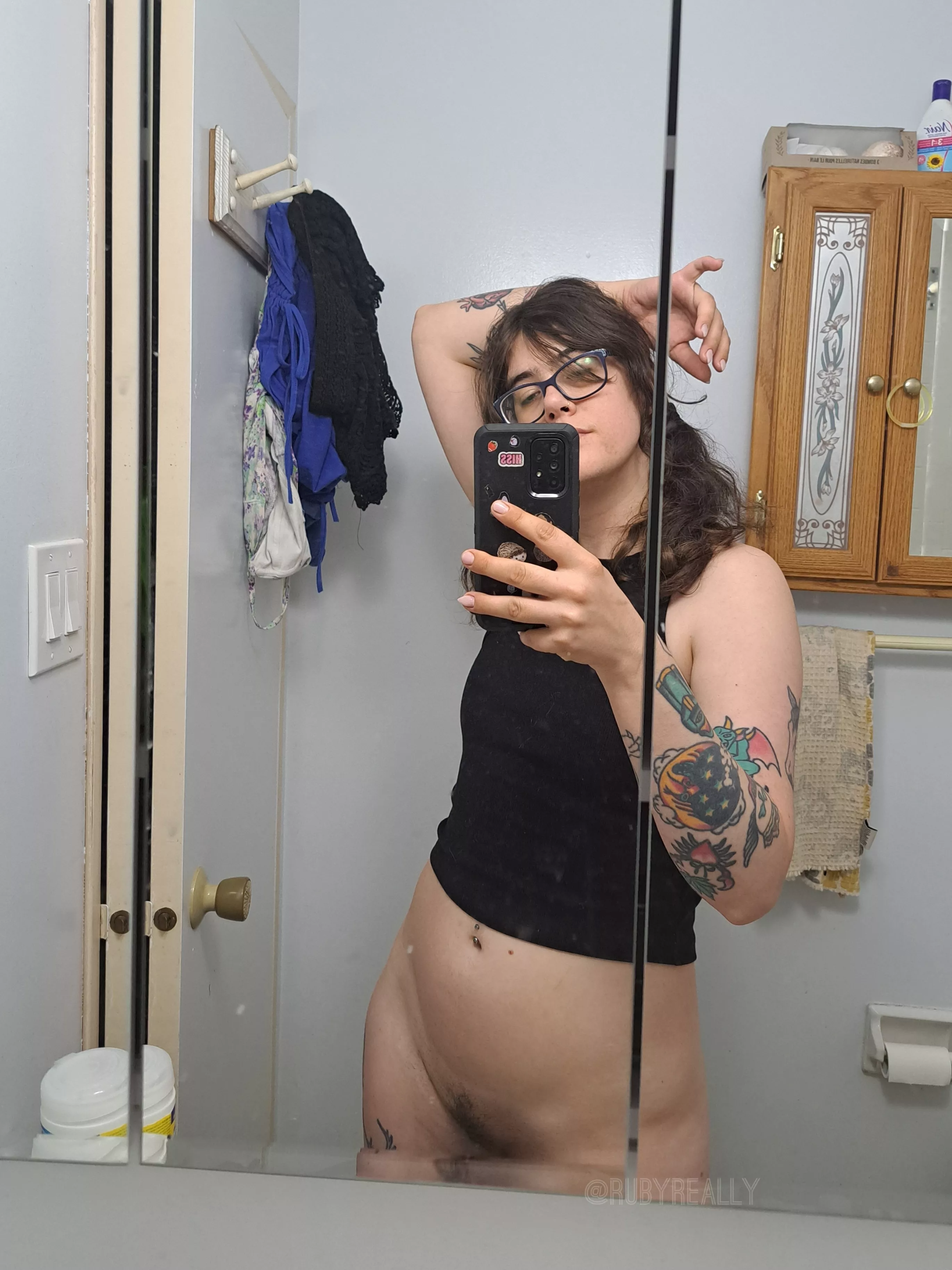 Pre hair wash selfie