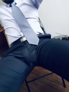 share your office bulge y'all 👔