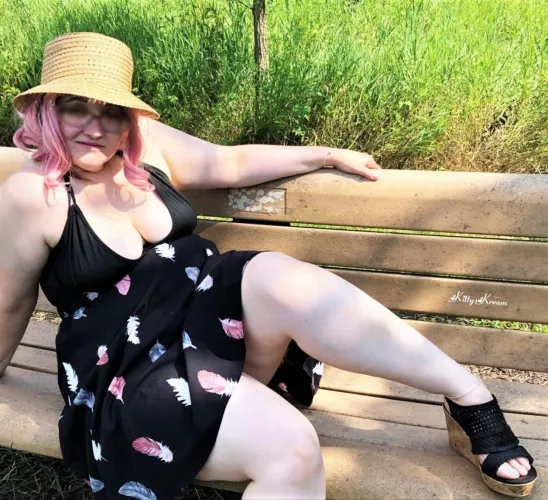 This mom is ready to have some fun at the park