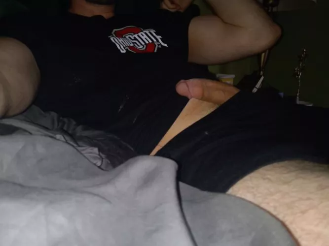 [35] The party cabin doesn't have enough beds, bro, guess we have to share.