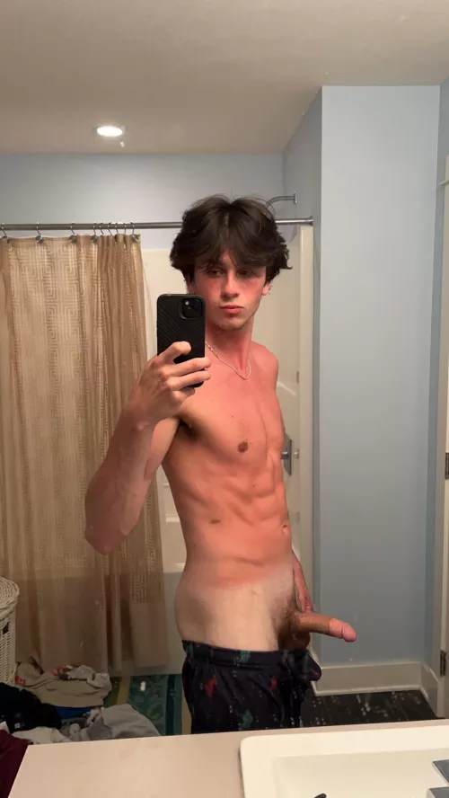 Help suck this hung twink off😁