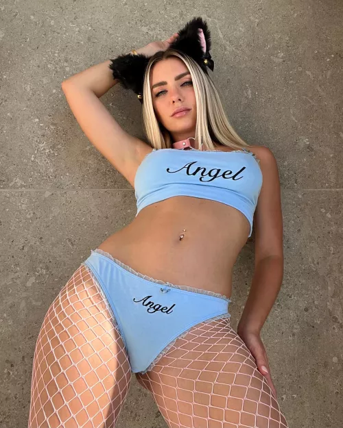 I like how blue looks on me 💙