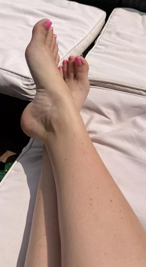 I’m way overdue for a pedicure!