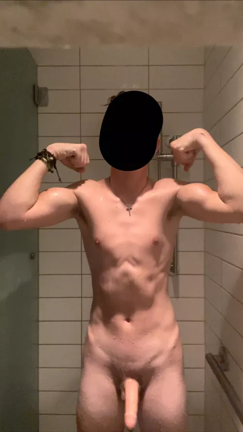 Which part of my wet body will you run first? 🤤