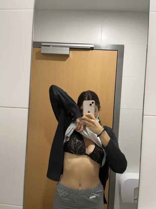 While everyone is enjoying their summer I'm alone in the nurse's bathroom taking nudes :(