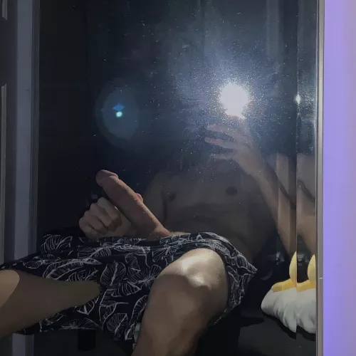 19 looking for smooth twink around my age. Send a pic when dm or I won’t reply