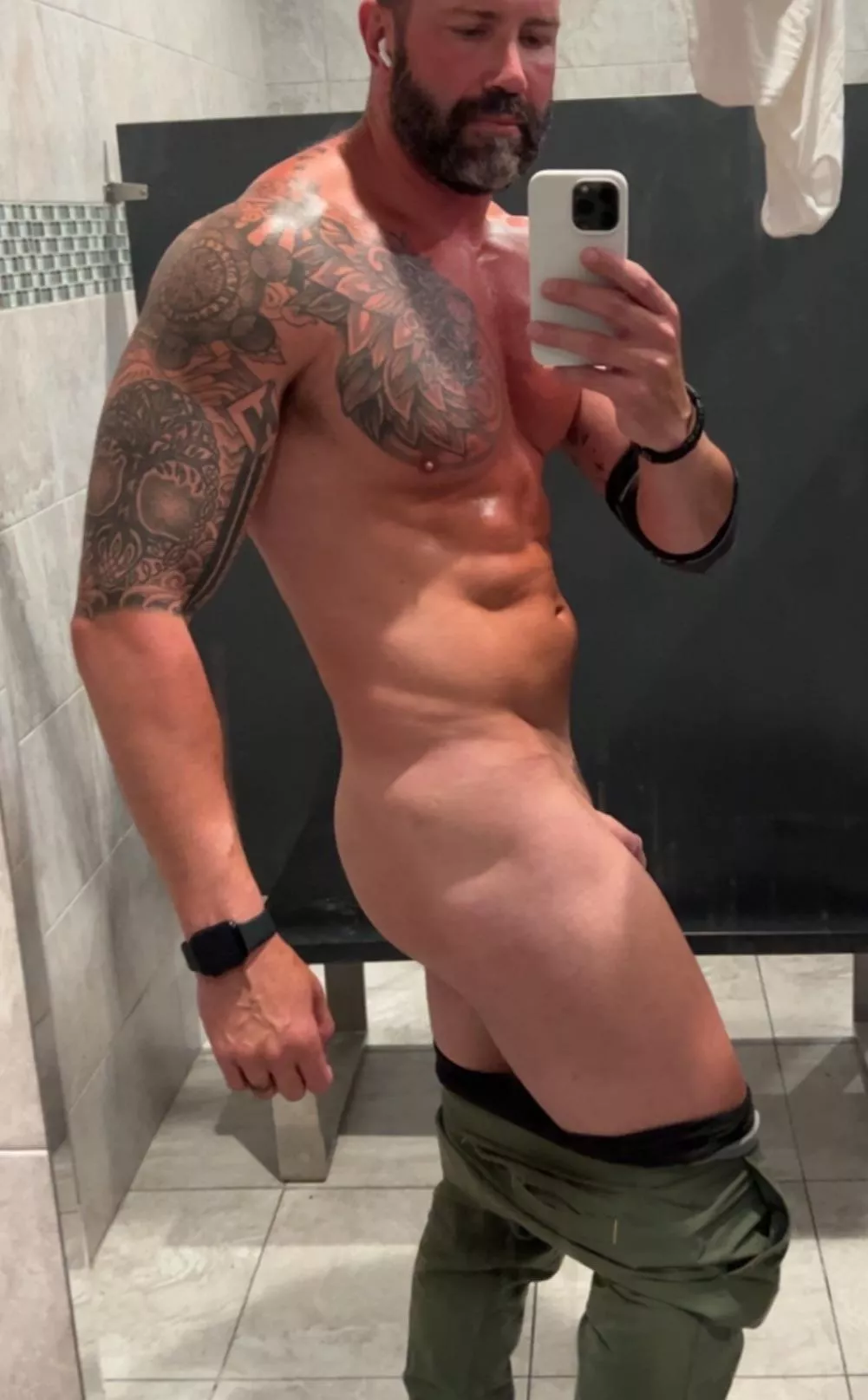 [43] I shouldn’t stand like a Sasquatch 😂