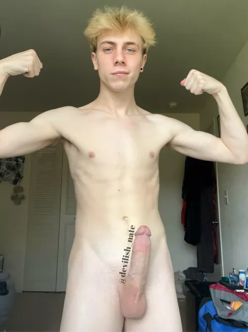 Abs hard cock even harder (👀 my bio for extra content)