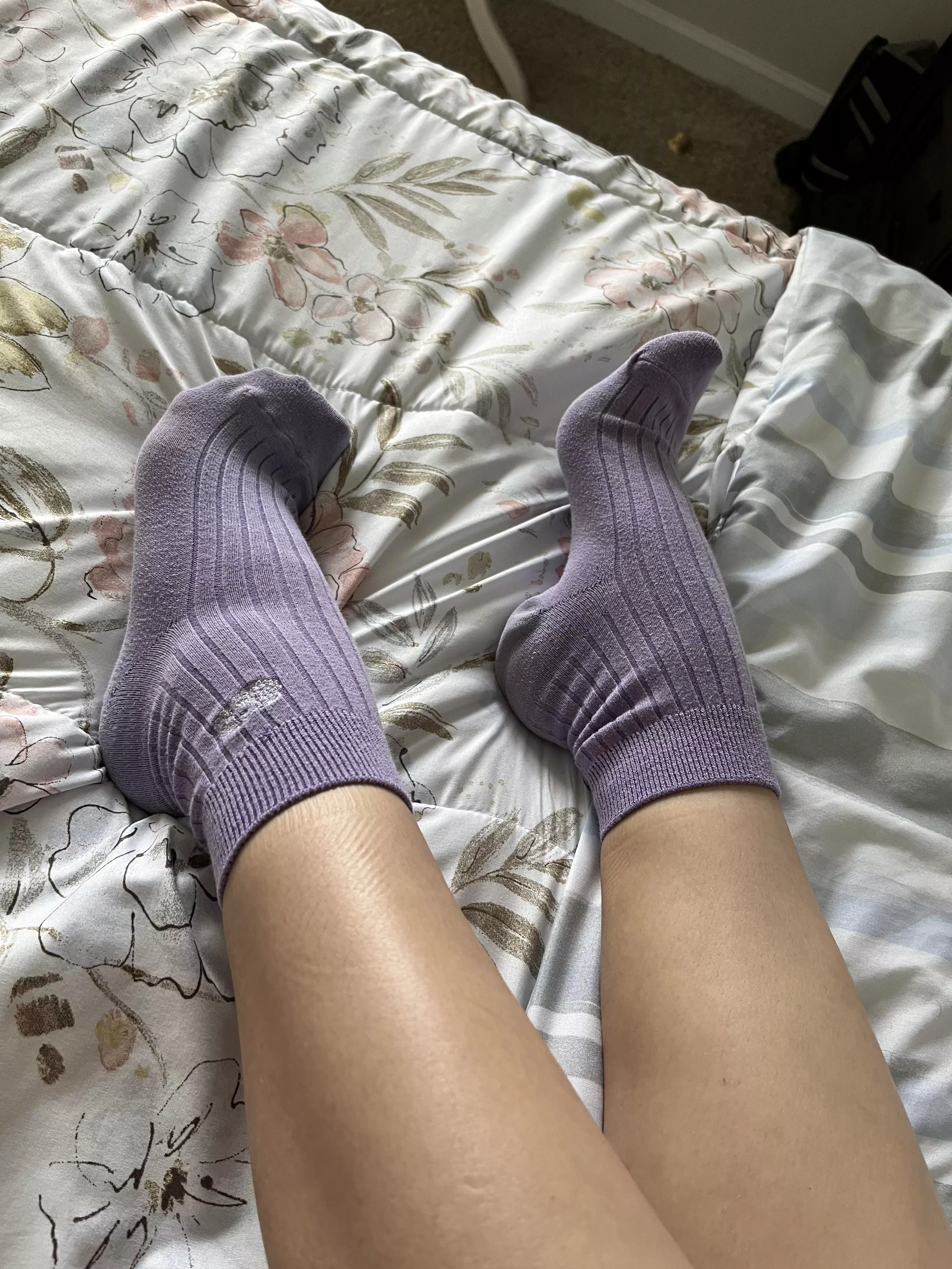 Arching my feet just for you 💜