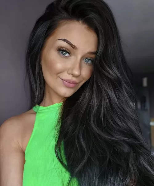 Dark-haired Beauty Milena