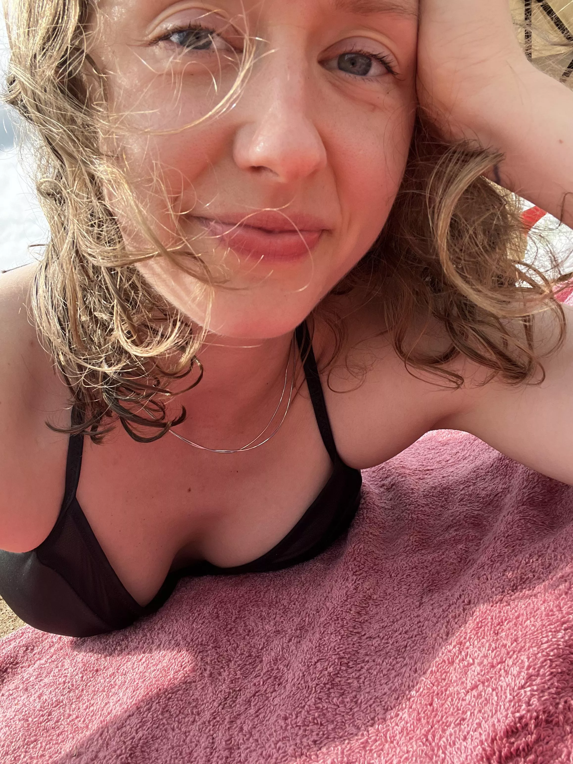 Hi from the beach! [f]
